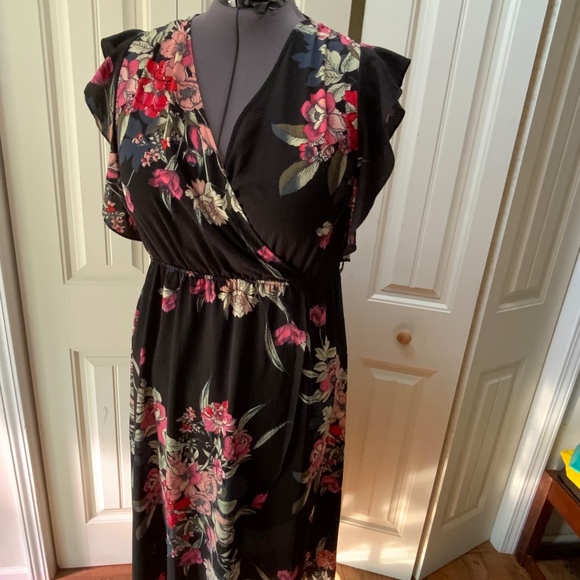 City Chic Ladies Dress - Picture 1 of 5